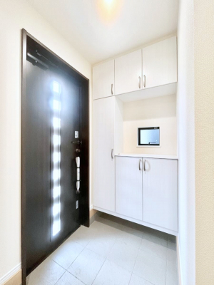 ���ց@�K���X�X���b�g�̓��������փh�A�������Ɍ���͂��Ă���܂�  