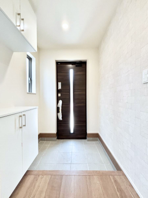 ���ց@������B�������`Entrance�`�@�Ƃ̒��ł��q�l���}����ŏ��̏ꏊ�ł��錺�ւ́A�Ƃ̈�ۂ��̂��̂ł��I�L�x�Ȍ��֎��[�ŁA����Y��ɕۂ��Ƃ��o���܂��􌺊ւɂ͂����Ղ���[�̉��ʔ��������I