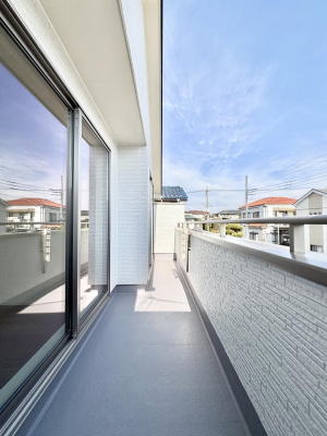 �o���R�j�[�@������B�������`Balcony�`  �o���R�j�[�͉������z���������݁A���z�c����󕨂��C�����悭�������Ƃ��ł��܂��B  �g���₷���J���I�ȃo���R�j�[�ł����z�����������Ղ�~�蒍���A�o���R�j�[�t���Z�܂��B  