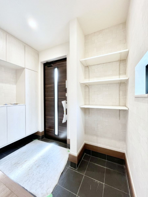 ���ց@������B�������`Entrance�`�@�Ƃ̒��ł��q�l���}����ŏ��̏ꏊ�ł��錺�ւ́A�Ƃ̈�ۂ��̂��̂ł��I�L�x�Ȍ��֎��[�ŁA����Y��ɕۂ��Ƃ��o���܂��􌺊ւɂ͂����Ղ���[�̉��ʔ��������I