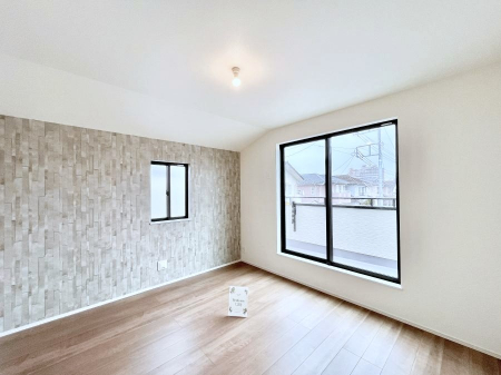 ���̑����ρ@������D�������`Bed Room�`�@2�ʍ̌����m�ۂ������邢�����́A���ʂ����ǂ��A��ϋ��S�n�̗ǂ���ԂƂȂ��Ă���܂��B�u�₩�ȕ��������ċN���钩�́A���K�����̎n�܂�ɁI�������肪�ƂĂ��ǂ��Z�܂���