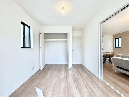 ���̑����ρ@������D�������`Bed Room�`�@�؂̉����肪�₳�����t���[�����O�͈��炬�������炷�v���C�x�[�g��ԁB����߂̃t���[�����O�ł��̂ŁA�ǎ��Ƃ��}�b�`���A���������X�ɍL�������Ă������ʂ��B