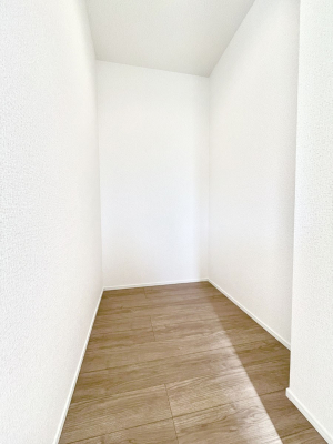 ���̑����ρ@�L�b�`���ɂ̓p���g���[�I�H�ނ̃X�g�b�N�͂������A���p�i�̎��[�Ȃǎg�����͂��낢��I