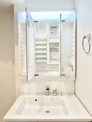 ���̑����ρ@�O�ʋ��̗��ɁA���ϕi��q���p�i�Ȃǂ����[�\�B���ʑ����������ƕۂ��܂��I