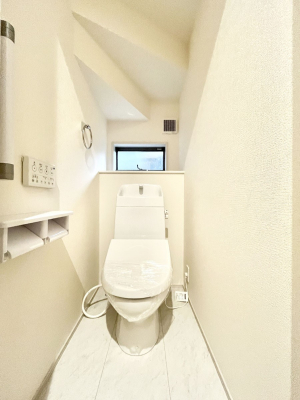 �g�C���@�g�C����1�K��2�K���ꂼ��ɔz�u����Ă��ĂƂĂ��֗��ł��B 