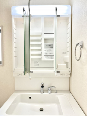 ���̑����ρ@�O�ʋ��̗��ɁA���ϕi��q���p�i�Ȃǂ����[�\�B���ʑ����������ƕۂ��܂��I