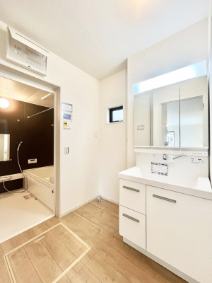 ʑEʏ@`Dressing Room`@ÂȂ肪Ȑʏƍ̌ƊC\Ȃ̂ŋC悭g܂BOʋ^Cv̐ʑ͋[ŎU炩肪ȐʏXbL