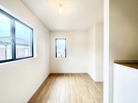 Q@`Bed Room`@؂̉肪₳t[O͈炬炷vCx[gԁB߂̃t[Oł̂ŁAǎƂ}b`AXɍLĂʂB