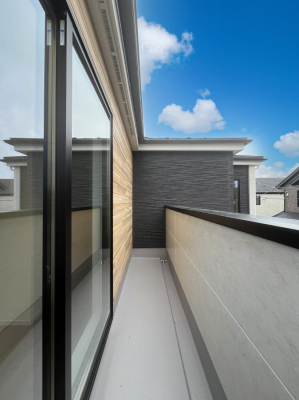 oRj[@`Balcony`  oRj[͉z݁Azc󕨂C悭Ƃł܂B  g₷JIȃoRj[łzՂ~蒍AoRj[tZ܂B  