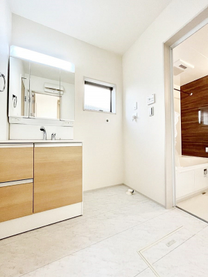 ���̑��@�������P�������`Dressing Room�`�@���邭����������p�E�_�[���[���B�����g���ꏊ�����炱���A���K�ȋ�ԂƂȂ��Ă���܂��B�V�����v�[�h���b�T�[���̗p���Ă���܂��̂ŁA���V��������y�ɏo���܂��B