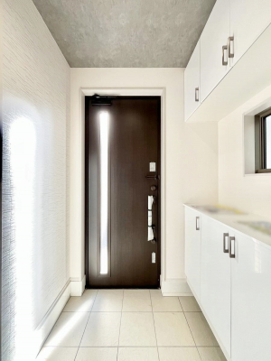 ���ց@�������P�������`Entrance�`�@�Ƃ̒��ł��q�l���}����ŏ��̏ꏊ�ł��錺�ւ́A�Ƃ̈�ۂ��̂��̂ł��I�L�x�Ȍ��֎��[�ŁA����Y��ɕۂ��Ƃ��o���܂��􌺊ւɂ͂����Ղ���[�̉��ʔ��������I