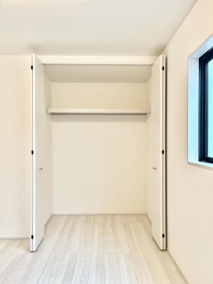 ���[�@�m���̃N���[�[�b�g�B���s��������̂Ō���̈ߗނ�����������܂�܂��B