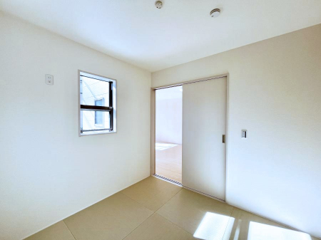 ���̑����ρ@���r���O�Ɨׂ荇���Ă���a���B�ق��ƈꑧ�ł���a�̋�Ԃ��Y�ꂸ�ɁB 