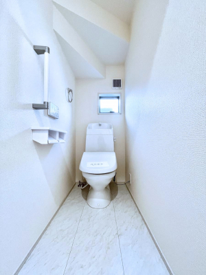 �g�C���@�g�C����1�K��2�K���ꂼ��ɔz�u����Ă��ĂƂĂ��֗��ł��B 