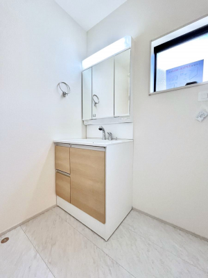 ���̑��@�������Q�������`Dressing Room�`�@�Â��Ȃ肪���Ȑ��ʏ�����������ƍ̌��Ɗ��C���\�Ȃ̂ŋC�����悭���g�������܂��B�O�ʋ��^�C�v�̐��ʑ�͋������[�ŎU�炩�肪���Ȑ��ʏ����X�b�L����