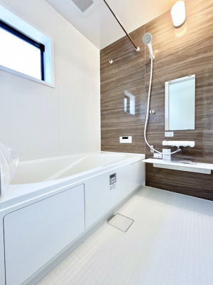 �����@�������Q�������`Bath Room�`�@���t���̃o�X���[���́A�̌������薾�邭�C�����̗ǂ���Ԃł��B�������邱�ƂŁA���C�����ǍD�B������芰����o�X���[���ŁA�����̃o�X�^�C�����y���݂ɂȂ肻���ł��B