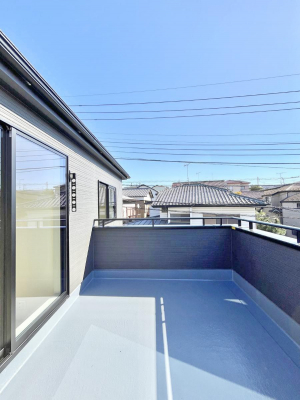 �o���R�j�[�@�������Q�������`Balcony�`�@������̃o���R�j�[�̑O�ɂ͉_�ȊO�ɑ��z���Ղ���̂�����܂���B�����󕨂������₷���A����薾�邭�C�����̂������������Ă��܂��B�Ƒ��S�����̐��󕨂���C�Ɋ����܂��B