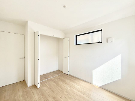 Q@`Bed Room`Sɂ͎[N[[bgIiĝm⏬͂AGߕ̂mȂǂƐڂ܂܂BԂLgpł܂ˁB