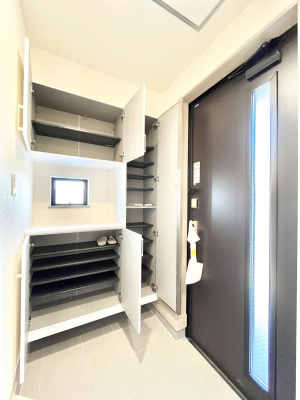 ���̑����ρ@�����Ղ���[�ł���V���[�Y�{�b�N�X�ŉƑ��S���̌C���A���ւ�������B  