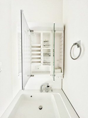 ���̑����ρ@�O�ʋ��̗��ɁA���ϕi��q���p�i�Ȃǂ����[�\�B���ʑ����������ƕۂ��܂��I