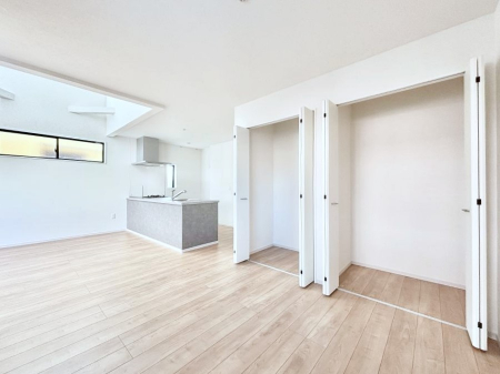 ���̑����ρ@���r���O���[�B�����Ɏ��[������ƕ����W�܂�LDK���X�b�L���Еt�������ł��ˁB  