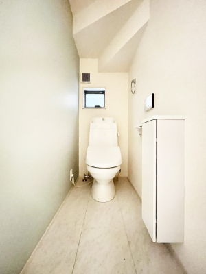 �g�C���@�g�C����1�K��2�K���ꂼ��ɔz�u����Ă��ĂƂĂ��֗��ł��B 