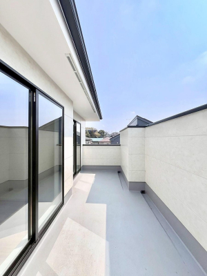 �o���R�j�[�@�����`Balcony�`  �o���R�j�[�͉������z���������݁A���z�c����󕨂��C�����悭�������Ƃ��ł��܂��B  �g���₷���J���I�ȃo���R�j�[�ł����z�����������Ղ�~�蒍���A�o���R�j�[�t���Z�܂��B  