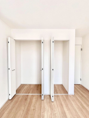 ���[�@�����`Closet�`�@�ǖʃN���[�[�b�g������΃^���X��u���K�v���Ȃ��A�o������̂Ȃ��X�b�L����Ԃ��ێ��ł��܂��B����ꂽ�X�y�[�X��L���Ɋ��p�ł������B�G�߂̈ߗނ��̕i�Ȃǂ����Ղ���[�o���܂��ˁ�