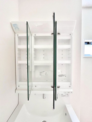 ���̑����ρ@�O�ʋ��̗��ɁA���ϕi��q���p�i�Ȃǂ����[�\�B���ʑ����������ƕۂ��܂��I