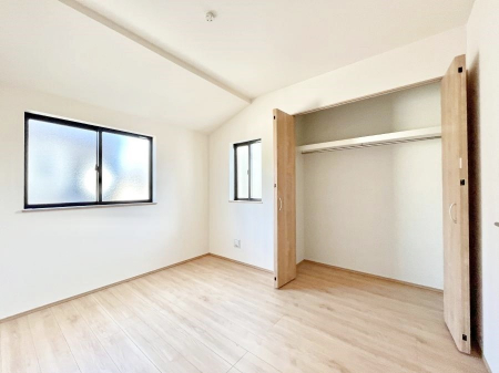 ���̑����ρ@������A�������`Bed Room�`  �S�����ɂ͎��[�N���[�[�b�g�������I���i�g���̂��m���⏬���͂������A�G�ߕ��̂��m���Ȃǂ���������Ɛ������ڂ����܂������܂��B������Ԃ��L���g�p�ł��܂��ˁB