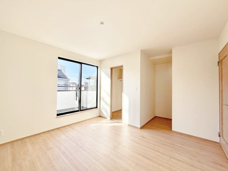 �Q���@������A�������`Bed Room�`�@�u��������������l�v�Ƃ��v�w�ł�����肭�낰��Q���B�����̉Ǝ��₨�d���ɔ�ꂽ���̓t�J�t�J�̃x�b�g�Ŗ�����Ă��������B�e���r��{�I�������Ă����K�ȍL����������