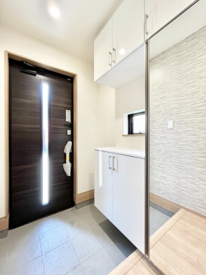 ���ց@������A�������`Entrance�`�@���ʔ��~���[�t�Ȃ̂ŁA���o�����O�̐g�����Ȃ݃`�F�b�N�Ɂ����ւ͂��q�l�����o�}�������ԍŏ��̏ꏊ�A�A���Ă��鎞�ɓ���ŏ��̏ꏊ�B����ȏꏊ�����炱���A���ǂ���ԂɁ�