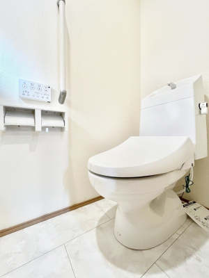 �g�C���@������A�������`Toilet�`�@�������̂��鐅����g�C���̓E�H�V�����b�g�t���ł����g�C���͖����g�킴��𓾂Ȃ����́B����������ۂ������ł��ˁB�g�C����2��������̂Œ��̍��G���ɕ֗��ł��I