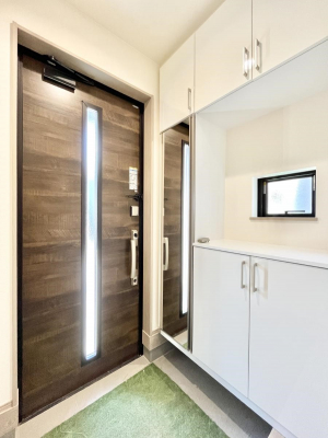 ���ց@������B�������`Entrance�`�@���ʔ��~���[�t�Ȃ̂ŁA���o�����O�̐g�����Ȃ݃`�F�b�N�Ɂ����ւ͂��q�l�����o�}�������ԍŏ��̏ꏊ�A�A���Ă��鎞�ɓ���ŏ��̏ꏊ�B����ȏꏊ�����炱���A���ǂ���ԂɁ�