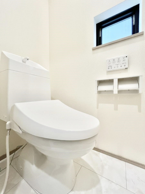 �g�C���@������B�������`Toilet�`�@�������̂��鐅����g�C���̓E�H�V�����b�g�t���ł����g�C���͖����g�킴��𓾂Ȃ����́B����������ۂ������ł��ˁB�g�C����2��������̂Œ��̍��G���ɕ֗��ł��I