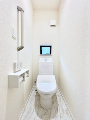 �g�C���@������A�������`Toilet�`�@�Y��E�X�b�L���E���K�ȃE�H�V�����b�g�t�g�C���ł��낰���Ԃł��B�̌������薾�邭�A���K��ԂƂȂ��Ă���܂��������g���ꏊ�����炱���̔z���ł��I