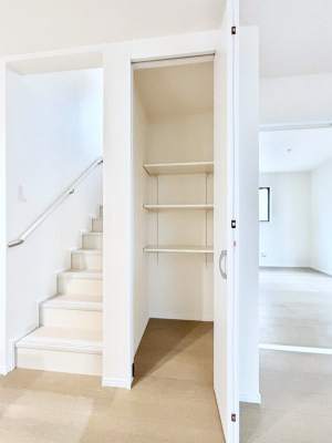 ���̑����ρ@�ݔ���A���������r���O���[�B�����Ɏ��[������ƕ����W�܂�LDK���X�b�L���Еt�������ł��ˁB  