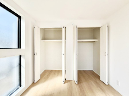 ���[�@�������P�������`Closet�`�@�ǖʃN���[�[�b�g������΃^���X��u���K�v���Ȃ��A�o������̂Ȃ��X�b�L����Ԃ��ێ��ł��܂��B����ꂽ�X�y�[�X��L���Ɋ��p�ł������B�ߗނ��̕i�Ȃǂ����Ղ���[�o���܂��ˁ�