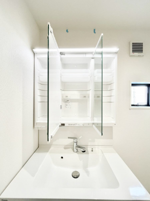 ���̑����ρ@�ݔ����P�������O�ʋ��̗��ɁA���ϕi��q���p�i�Ȃǂ����[�\�B���ʑ����������ƕۂ��܂��I