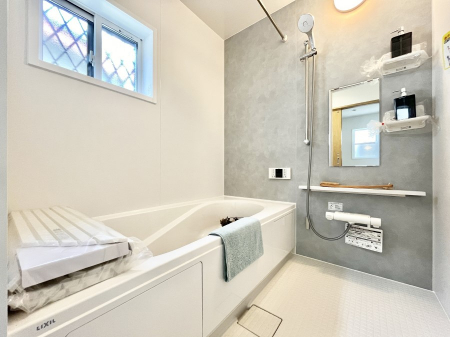 @`Bath Room`@t̃oX[́Ǎ薾邭C̗ǂԂłB邱ƂŁACǍDB芰oX[ŁÃoX^Cy݂ɂȂ肻łB