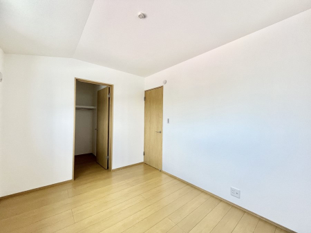 ̑ρ@`Bed Room`  ɂ͎[N[[bgIiĝm⏬͂AGߕ̂mȂǂƐڂ܂܂B  ԂLgpł܂ˁB