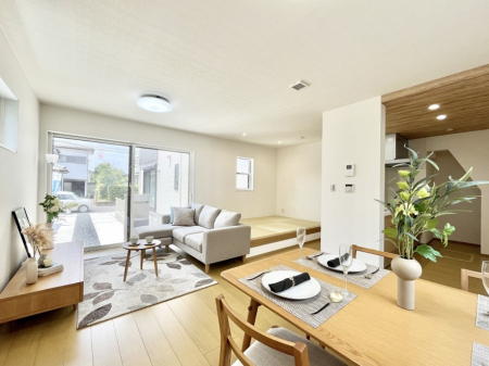 rO@`Living`@ɂ݂͂ȂWAHƊybn܂BbɖɂȂ肷āAY锼߂ɂȂĂ܂Bȑ̊Ԃ̍KĂꏊł肽B