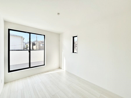 ���̑����ρ@�����`Bed Room�`�@2�ʍ̌����m�ۂ������邢�����́A���ʂ����ǂ��A��ϋ��S�n�̗ǂ���ԂƂȂ��Ă���܂��B�u�₩�ȕ��������ċN���钩�́A���K�����̎n�܂�ɁI���������ʕ����ƂĂ��ǂ��Z�܂���