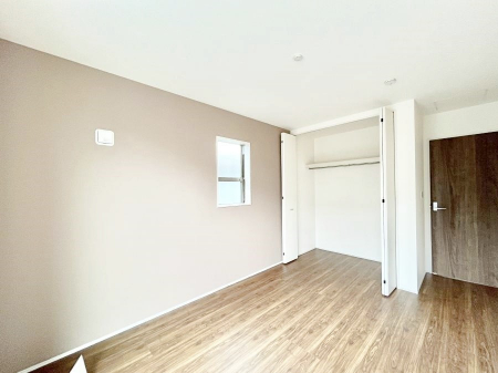 Q@`Bed Room`  Sɂ͎[N[[bgIiĝm⏬͂AGߕ̂mȂǂƐڂ܂܂B  ԂLgpł܂ˁB