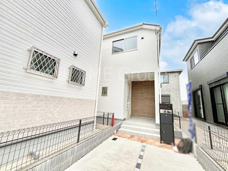 nOώʐ^@Oρ`Exterior`  ՐÂȏZnŎqĉƑɃsb^B  ̂UKȗ΂Ɍb܂ꂽGAŁARɕ܂ꂽ₩ȕ炵邽߂́AƂ肠ZĂ܂B