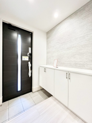 ���ց@�K���X�X���b�g�̓��������փh�A�������Ɍ���͂��Ă���܂�