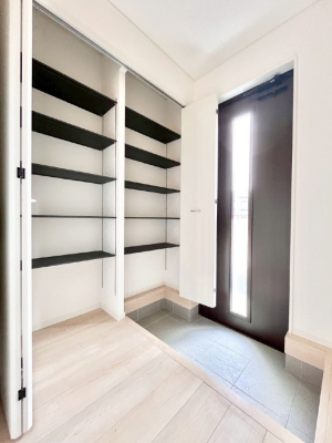 ���̑����ρ@�����Ղ���[�ł���V���[�Y�{�b�N�X�ŉƑ��S���̌C���A���ւ�������B  