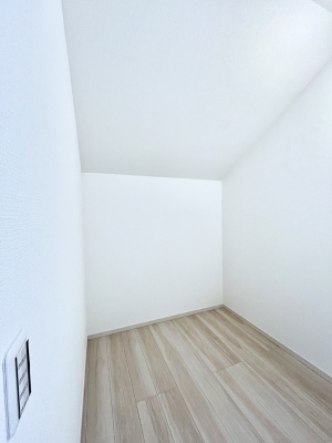 ���̑��@�����`Walk-in Closet�`�@�K�v�Ȃ��̂�R�[�f�B�l�[�g���ꗗ���Ċm�F�ł��A�g�x�x�⏀�����Z���ԂōςރE�H�[�N�C���N���[�[�b�g��ݒu���܂����B�Ƃ̒�����������Ƃ�����֗��Ȏ��[�X�y�[�X�ł��B