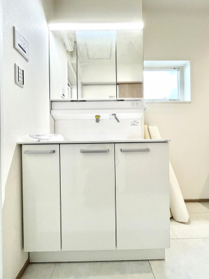 ʑEʏ@`Dressing Room`@ÂȂ肪Ȑʏƍ̌ƊC\Ȃ̂ŋC悭g܂BOʋ^Cv̐ʑ͋[ŎU炩肪ȐʏXbL