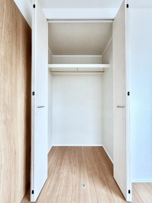 ���[�@�������Q�������m���̃N���[�[�b�g�B���s��������̂Ō���̈ߗނ�����������܂�܂��B